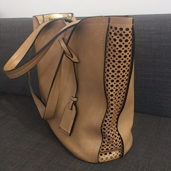 Kenneth Cole Reaction cream shoulder bag - Picture 3 of 4